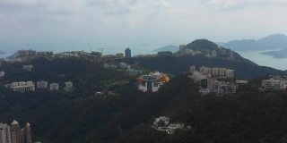 日间香港著名的维多利亚港山顶综合观景台鸟瞰图4k