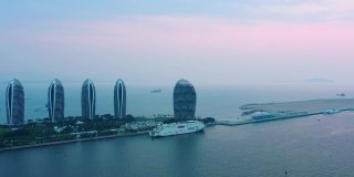日落天空海南岛著名的三亚凤凰酒店空中全景4k中国