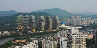 三亚市城景著名酒店公寓综合体滨江空中全景4k海南中国
