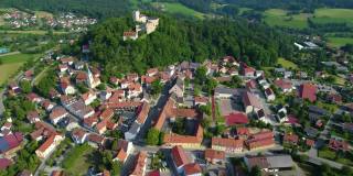 巴伐利亚州法尔肯斯坦古城周围的鸟瞰图