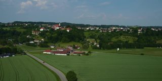 巴伐利亚巴德格雷斯巴赫市周围的鸟瞰图