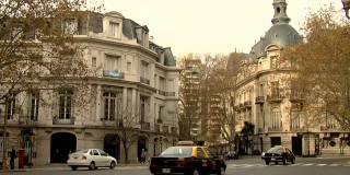 法国驻阿根廷布宜诺斯艾利斯市雷科莱塔区大使馆。