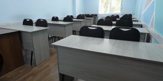 一个空教室。