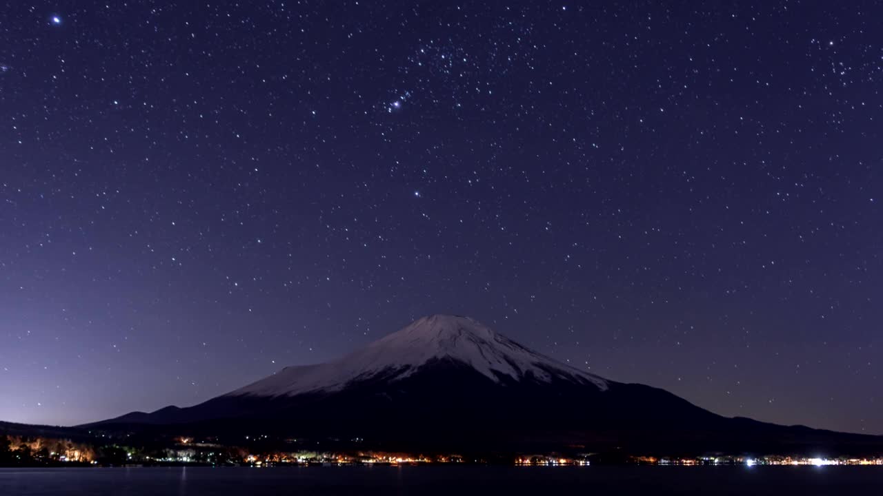 富士山和山中子村星空的延时视频