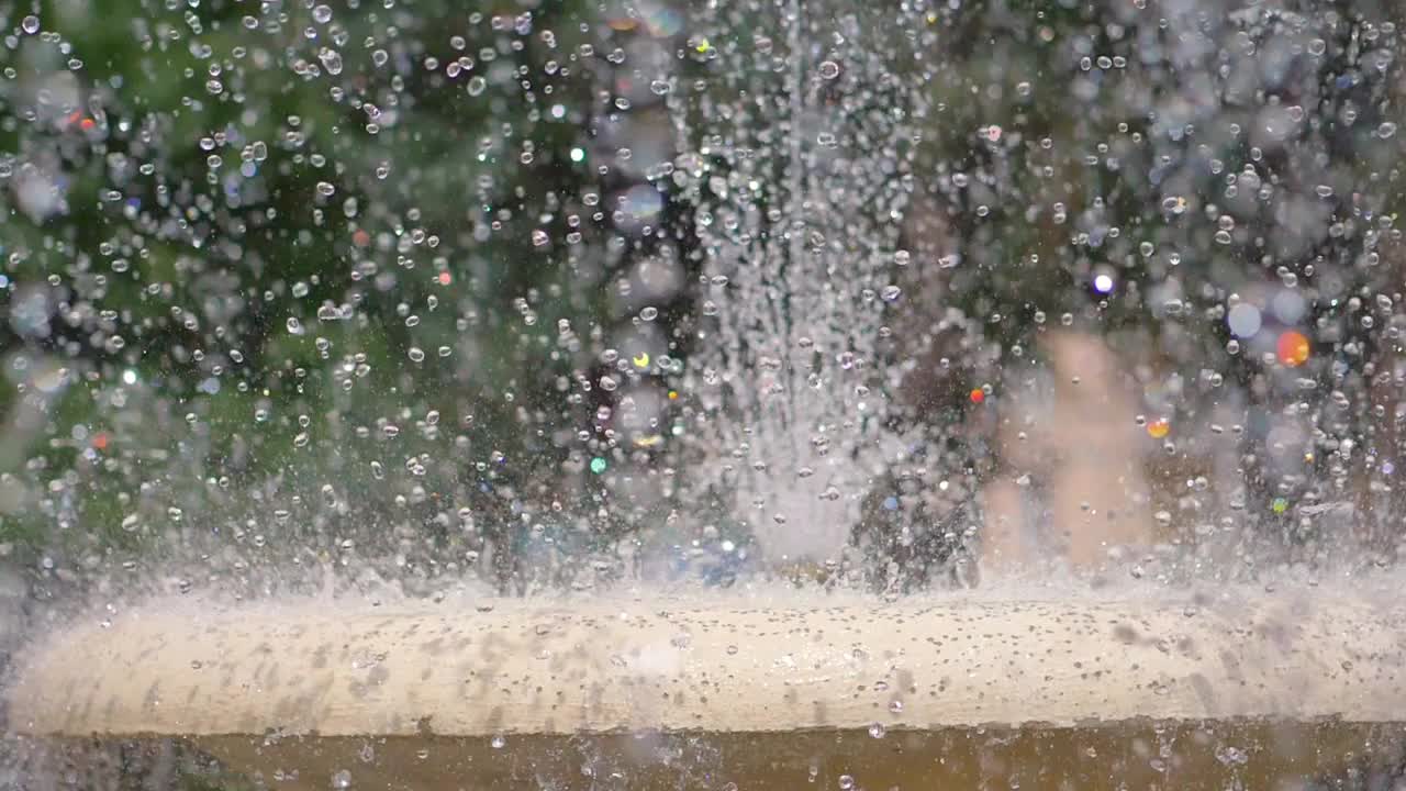 城市中的喷泉，慢镜头180fps