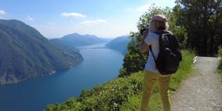 Lugano Bre山的一名女摄影师