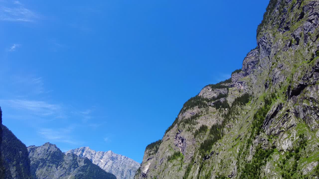 在贝希特斯加登的欧伯湖，一个阳光明媚的夏日