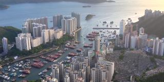 从空中俯瞰香港仔，这是香港南部著名的旅游景点。清晰的夏日。