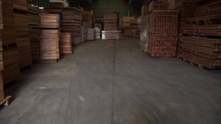 生产拼花地板的工业设备视频素材模板下载