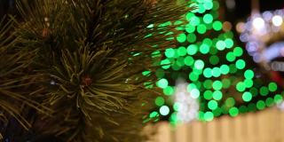 12月，新年，圣诞节。模糊的背景。圣诞树，花环，散景，彩灯。节日气氛,屏幕保护程序。