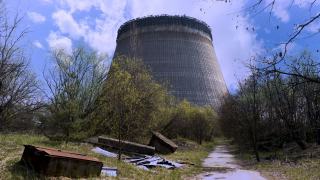 时间流逝。被遗弃的冷却塔。切尔诺贝利核反应堆关闭。切尔诺贝利核电站视频素材模板下载