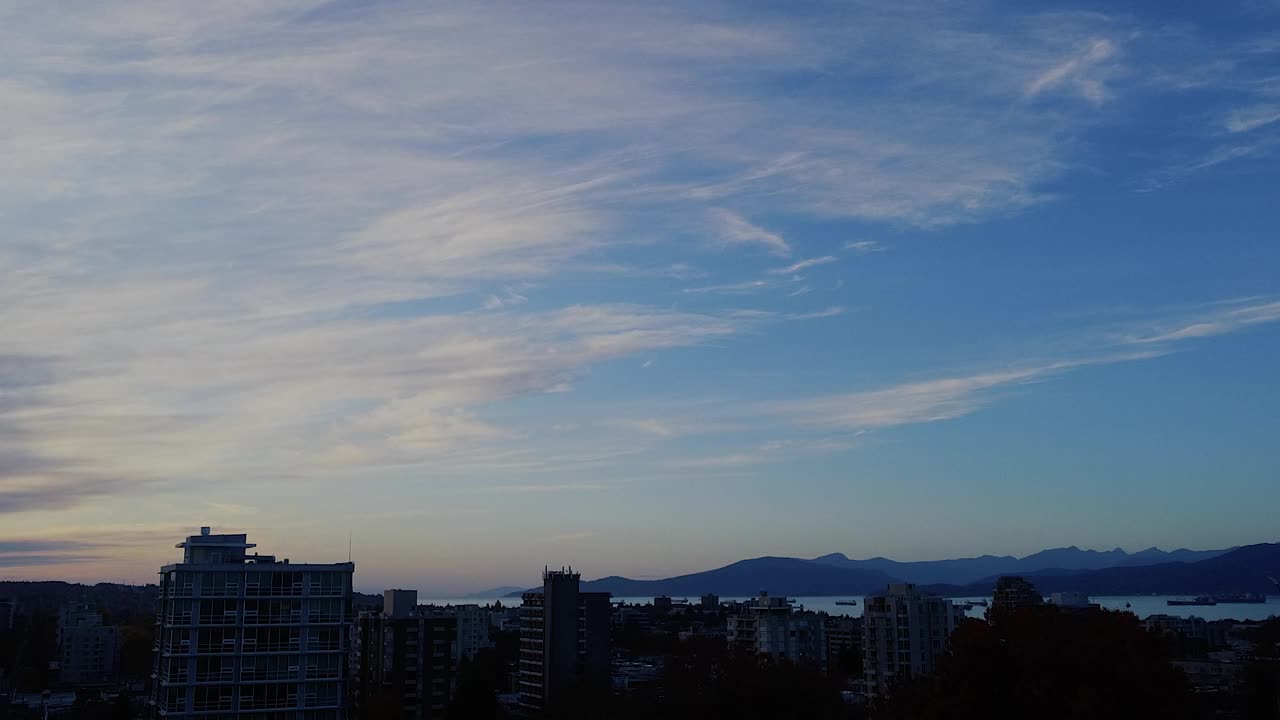 温哥华夜空和房屋的鸟瞰图