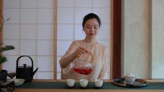 泡中国茶的女人视频素材模板下载