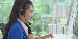 亚洲妇女呼叫中心视频通话，支持客户在线电话营销。