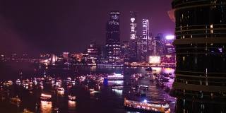 时间流逝，香港九龙天际线前的船只庆祝新年