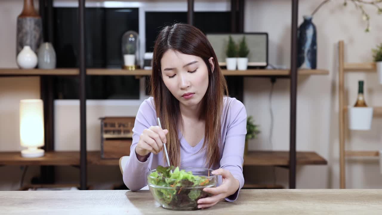 亚洲女性不喜欢吃蔬菜。