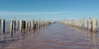 波光粼粼的红盐湖水面-视频素材