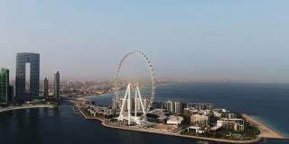 从空中俯瞰阿联酋迪拜的蓝水岛和艾因迪拜摩天轮