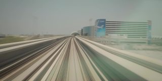 阿联酋迪拜地铁。FPV POV在快速驱动运动。阿联酋未来城市的天际线。长曝光时间流逝，时间流逝，时间流逝，街道运动迪拜地铁。hyperlapse隧道。模糊运动中的无人驾驶地铁