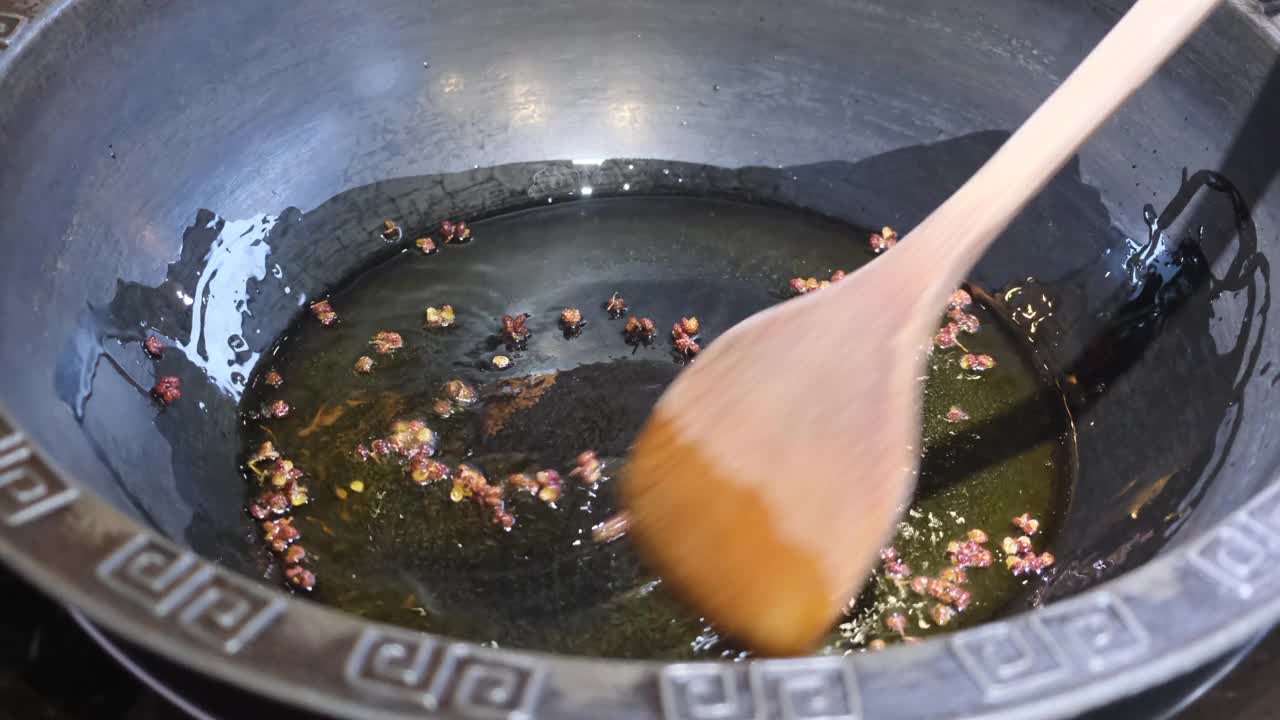做中国传统的酸菜汤