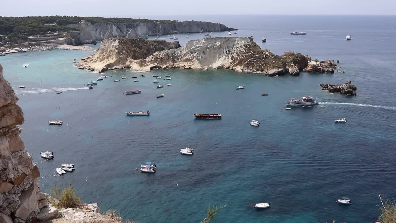 特雷米蒂群岛-从巴迪亚利城堡的船只全景