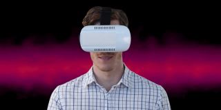 动画的人在虚拟现实头盔使用虚拟界面，微笑，在粉红色和黑色的背景