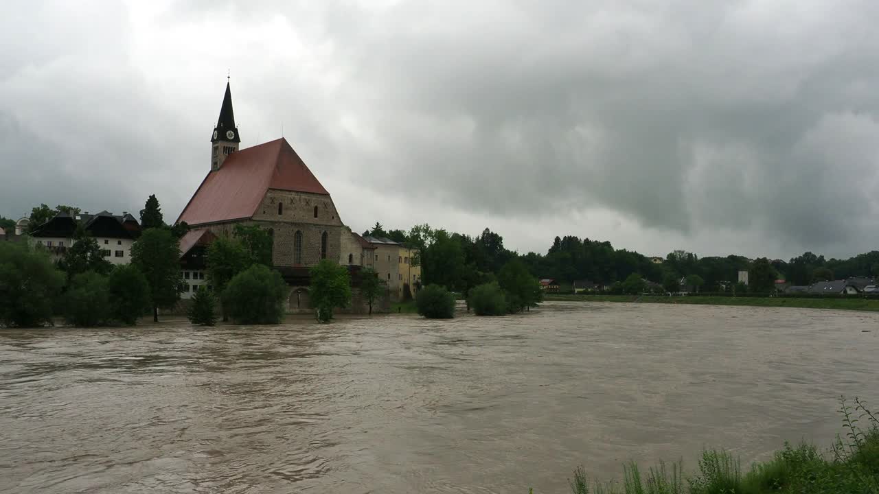 2021年7月，萨尔扎克河和巴伐利亚劳芬市发生洪水