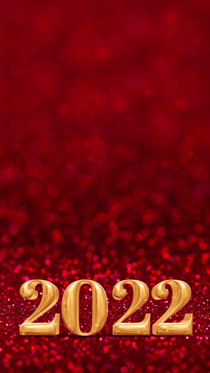 竖版《新年快乐2022》金色镶在闪闪生辉的红色镶景墙上，节日庆祝理念。中国新年庆祝16:9比例