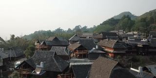 云南中国少数民族传统历史村鸟瞰图。