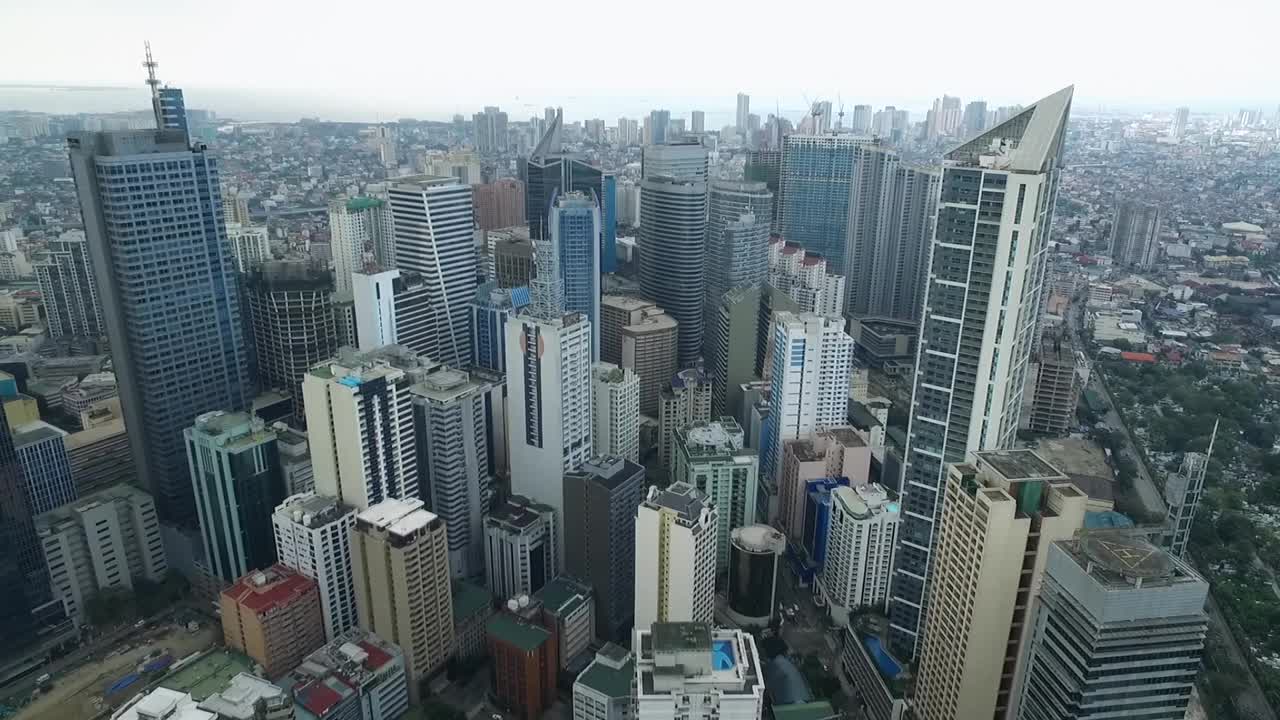 菲律宾马尼拉马卡蒂市。城市景观天际线和商业摩天大楼的背景。马尼拉商业区