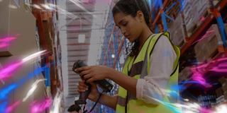 数字波和网络数字图标针对女工人在仓库使用扫描设备