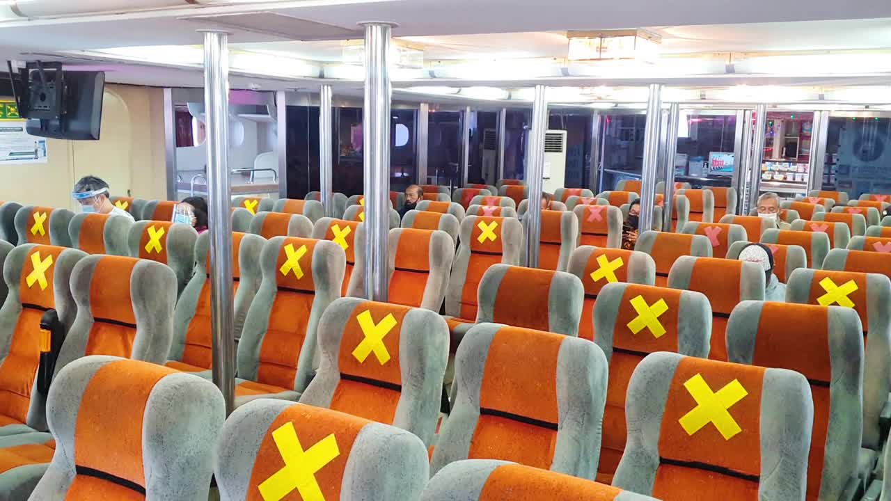 乘客座位与十字标志的社会距离