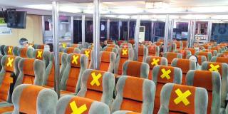 乘客座位与十字标志的社会距离