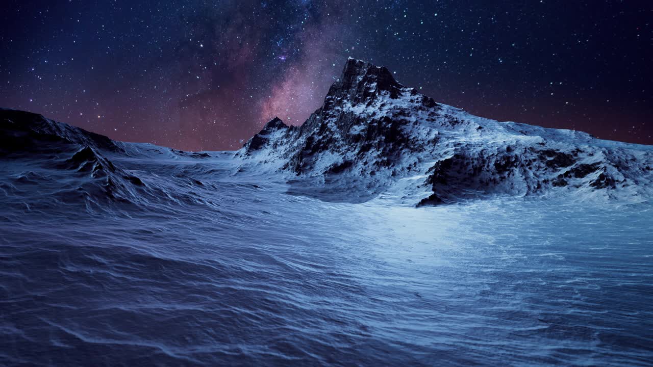冬季的山峰在夜空的背景上