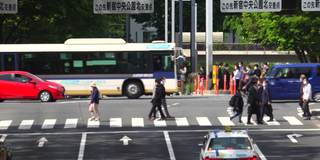 城市十字路口和汽车