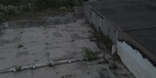 纽约北部的旧废弃仓库无人机鸟瞰图