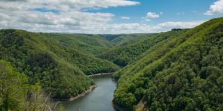 非常美丽的格拉特布鲁耶尔山谷，有多尔多涅河，时间流逝，Corrèze，法国