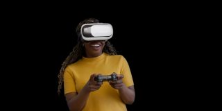 开朗的年轻女子在VR头戴游戏机玩视频游戏，应用程序