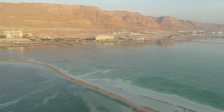 以色列死海附近的酒店鸟瞰图。