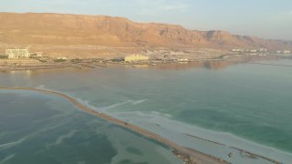 以色列死海附近的酒店鸟瞰图。视频素材模板下载