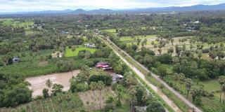 热带丛林中的Petchaburi的鸟瞰图