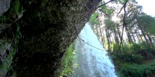 中北瀑布位于俄勒冈州的银瀑布州立公园