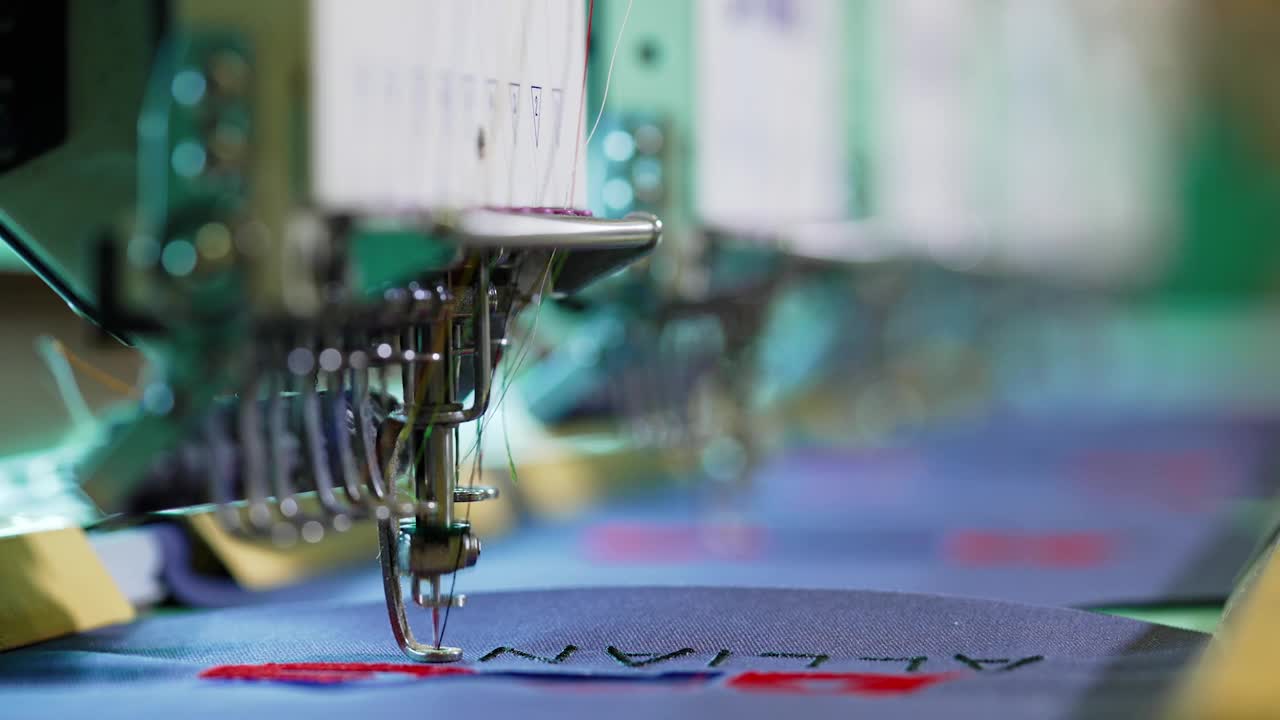 缝纫机厂生产。现代化、自动化的高科技缝纫机