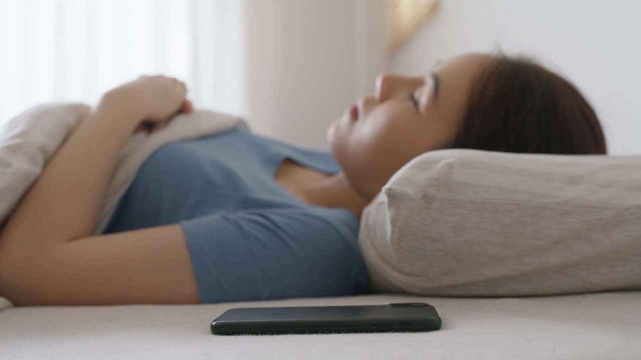 可穿戴健康监测睡眠跟踪护理智能手表技术。
