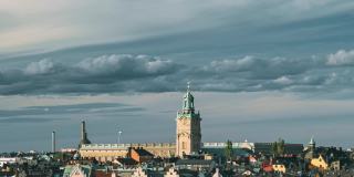 斯德哥尔摩,瑞典。有斯托基尔坎塔的古城风景天际线-大教堂或圣尼古拉斯教堂。斯德哥尔摩大教堂是老城格拉斯坦最古老的教堂