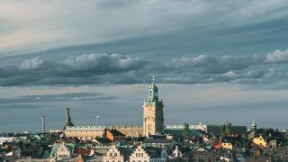 斯德哥尔摩,瑞典。有斯托基尔坎塔的古城风景天际线-大教堂或圣尼古拉斯教堂。斯德哥尔摩大教堂是老城格拉斯坦最古老的教堂视频素材模板下载