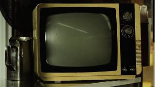 登月任务，阿波罗火箭级分离在复古电视上看到。这段视频由美国宇航局提供。视频素材模板下载