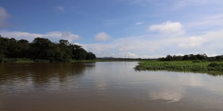 雨后的Chagres河水