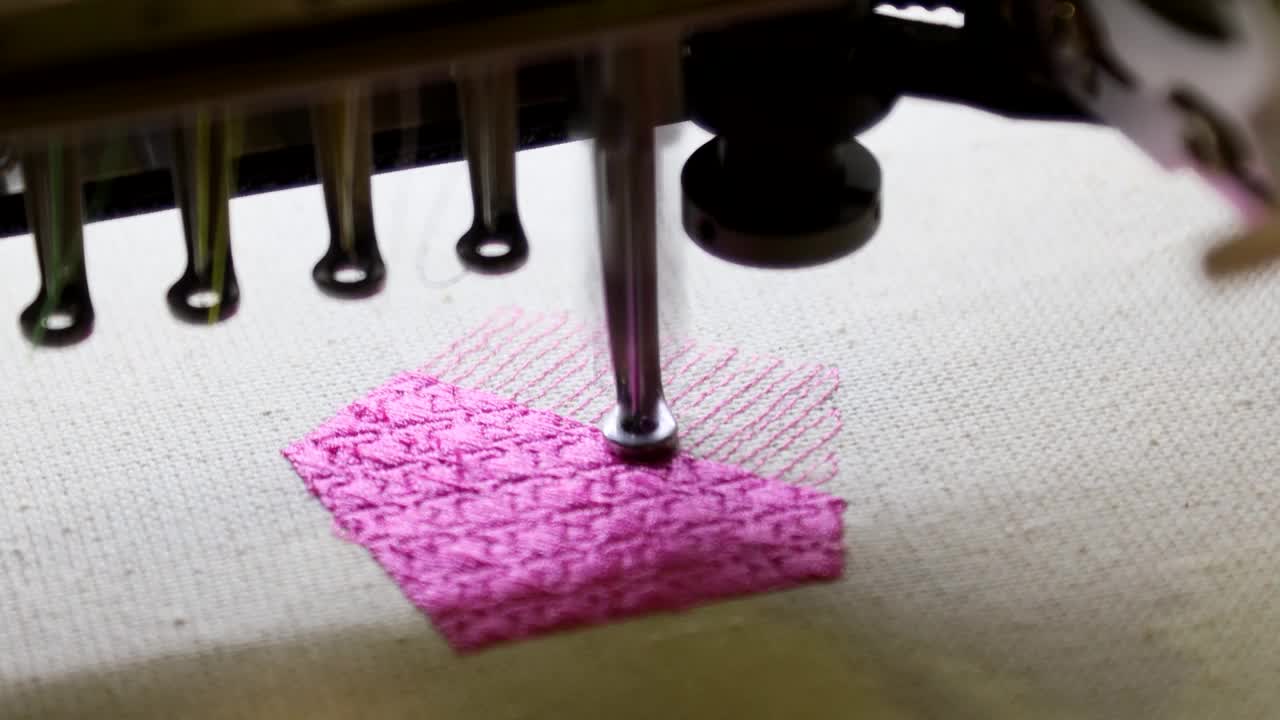 在工作室或织布厂的缝纫机上的针