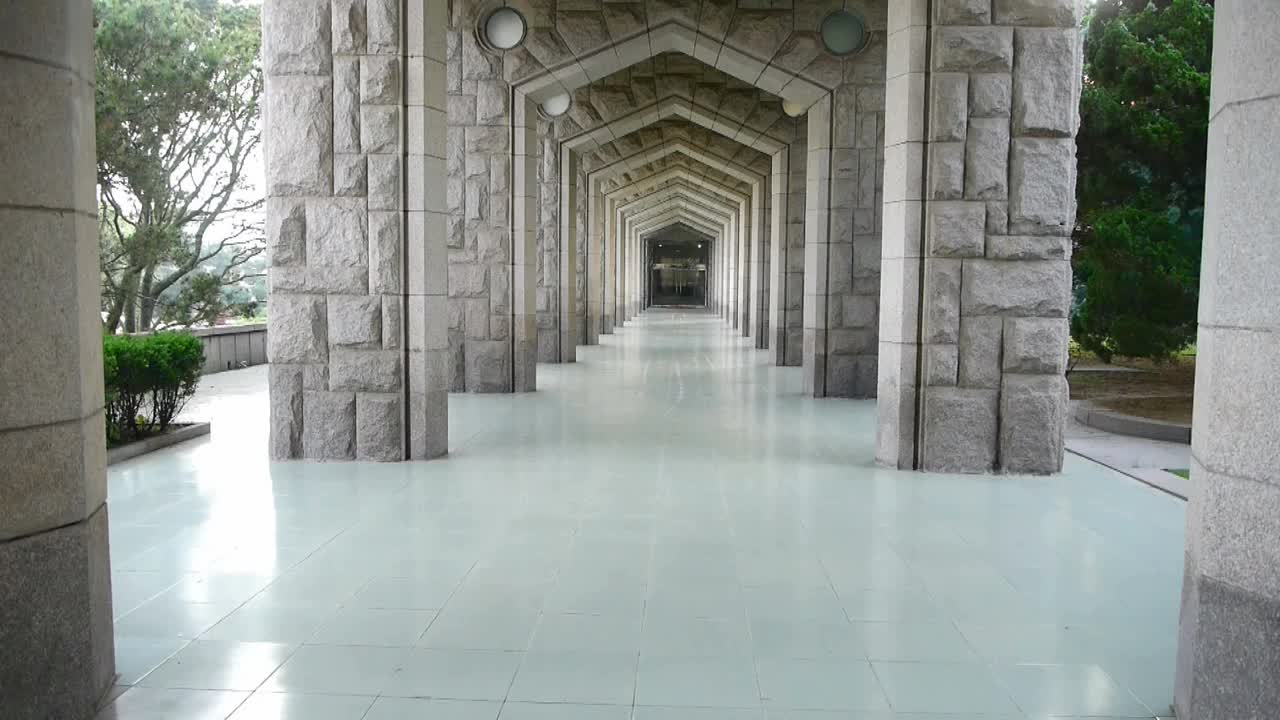 华丽的拱形走廊。